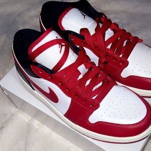 WMNS AIR JORDAN 1 LOW